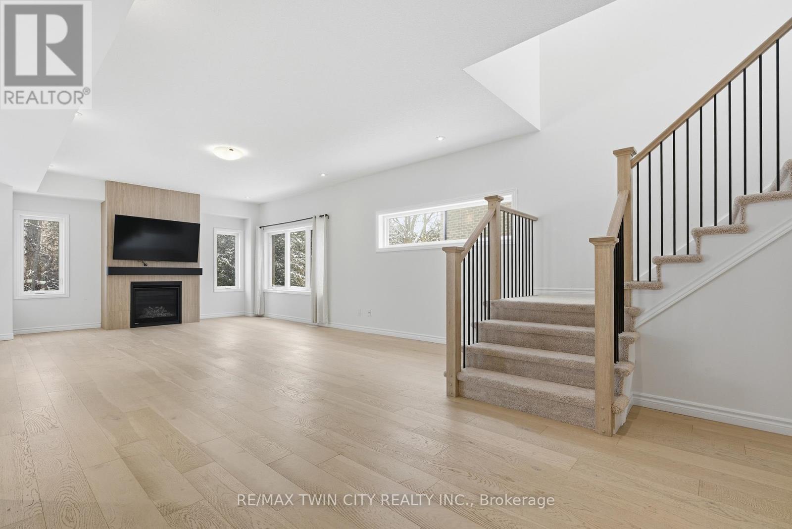 244 Otterbein Road, Kitchener, Ontario  N2B 0A7 - Photo 18 - X12713004