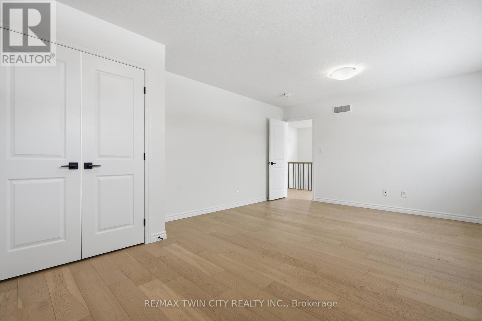 244 Otterbein Road, Kitchener, Ontario  N2B 0A7 - Photo 24 - X12713004