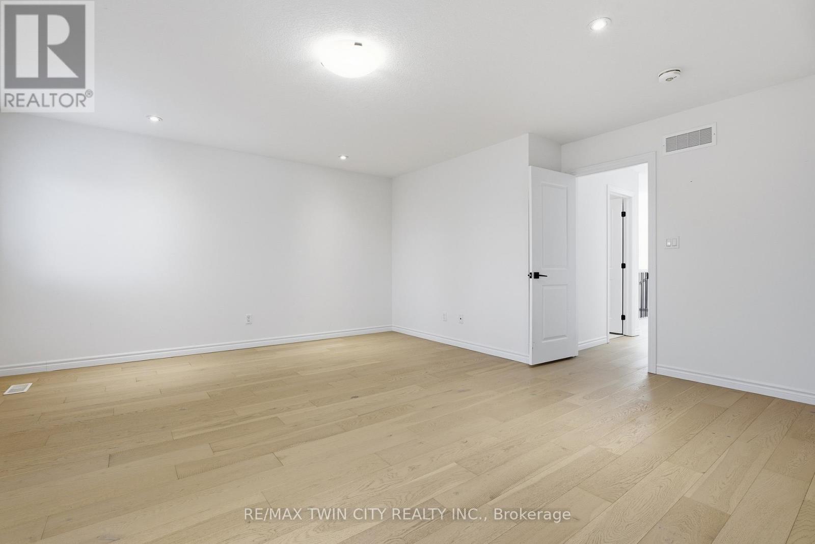 244 Otterbein Road, Kitchener, Ontario  N2B 0A7 - Photo 30 - X12713004