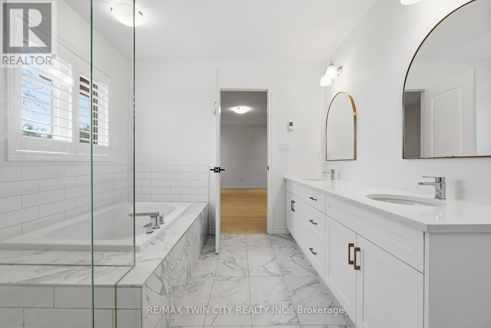 244 Otterbein Road, Kitchener, Ontario  N2B 0A7 - Photo 32 - X12713004