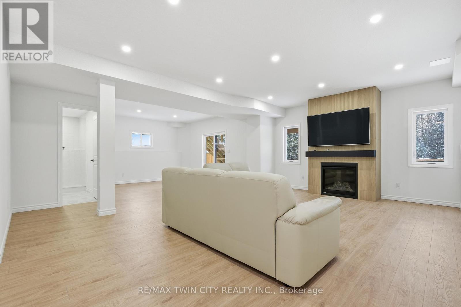 244 Otterbein Road, Kitchener, Ontario  N2B 0A7 - Photo 33 - X12713004