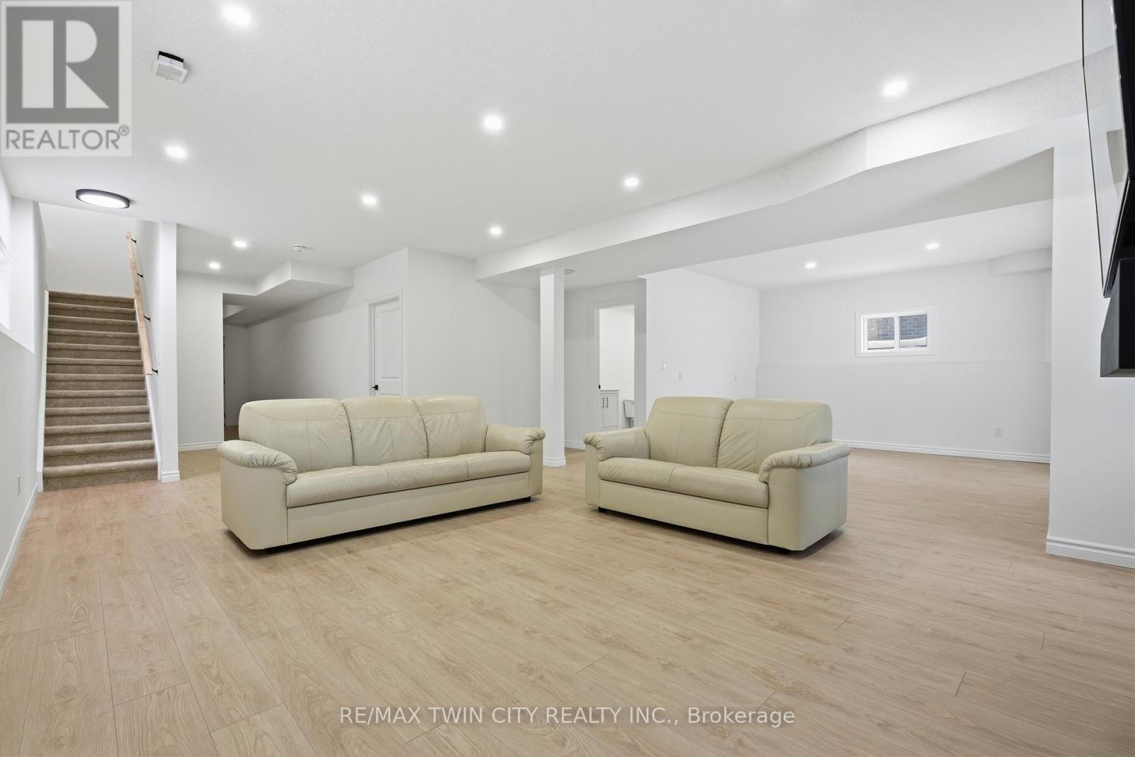 244 Otterbein Road, Kitchener, Ontario  N2B 0A7 - Photo 34 - X12713004