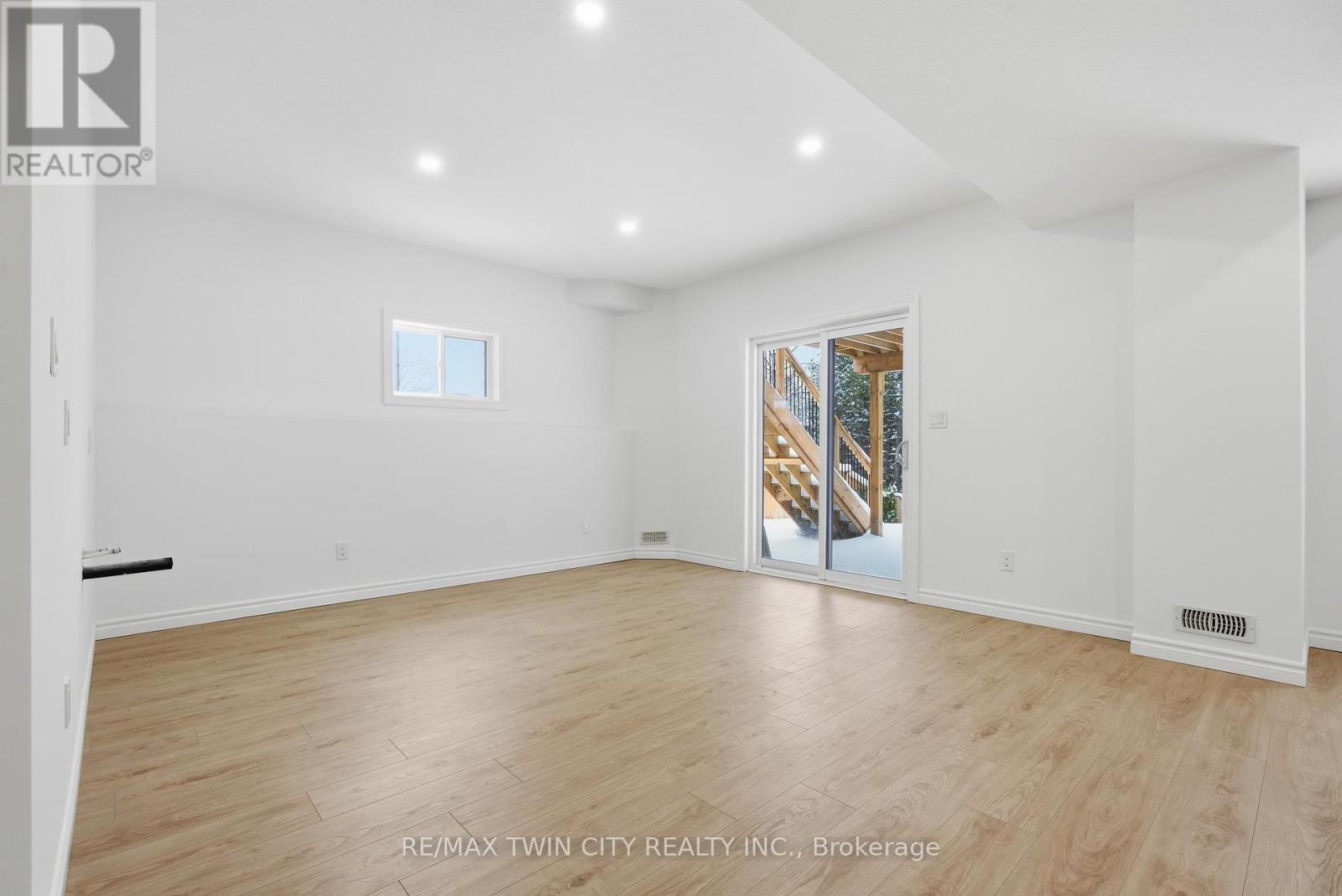 244 Otterbein Road, Kitchener, Ontario  N2B 0A7 - Photo 35 - X12713004