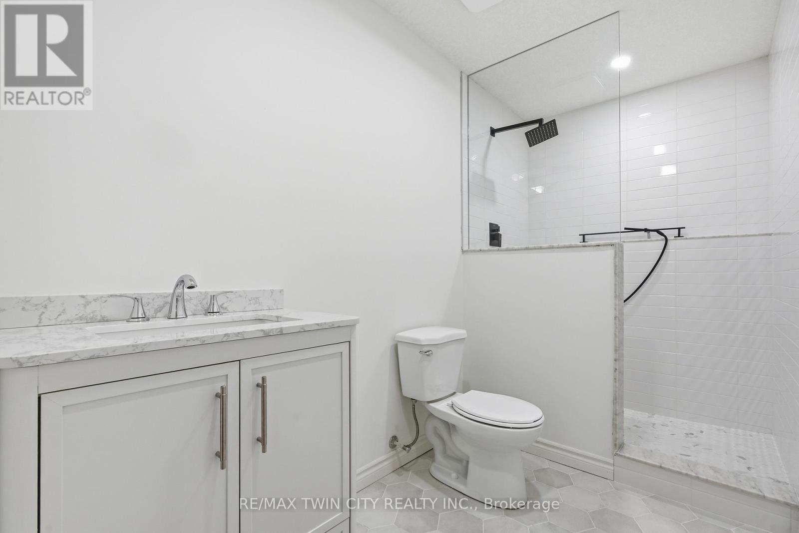 244 Otterbein Road, Kitchener, Ontario  N2B 0A7 - Photo 36 - X12713004