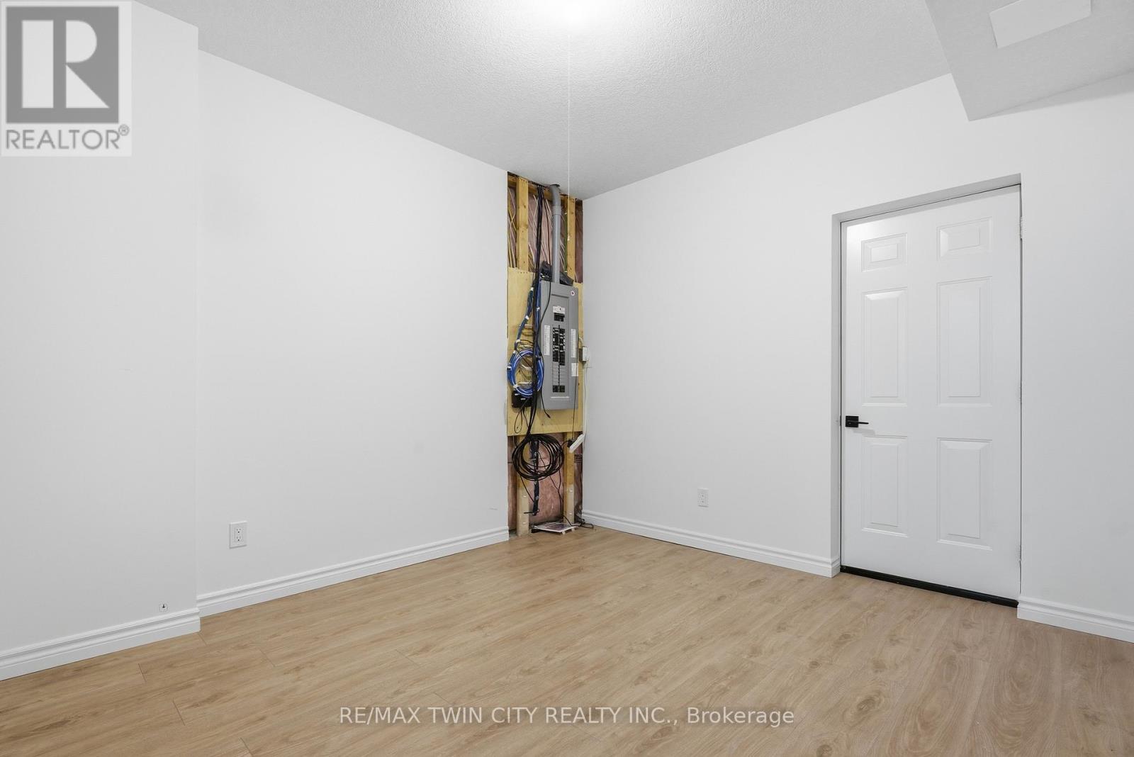 244 Otterbein Road, Kitchener, Ontario  N2B 0A7 - Photo 37 - X12713004