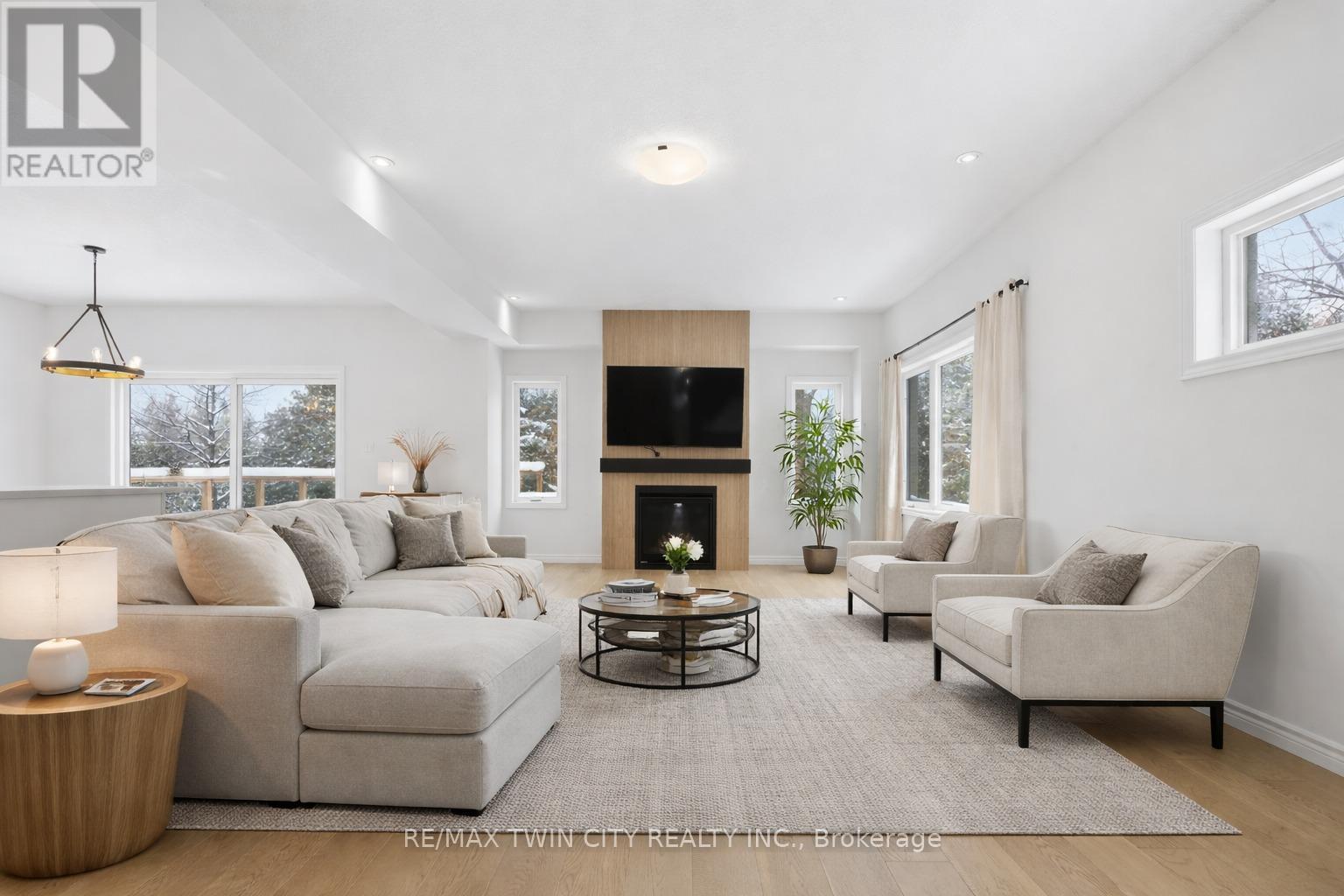 244 Otterbein Road, Kitchener, Ontario  N2B 0A7 - Photo 4 - X12713004