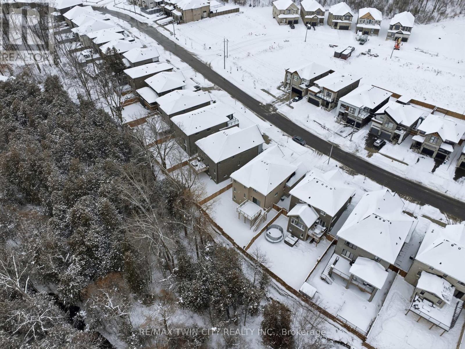 244 Otterbein Road, Kitchener, Ontario  N2B 0A7 - Photo 47 - X12713004