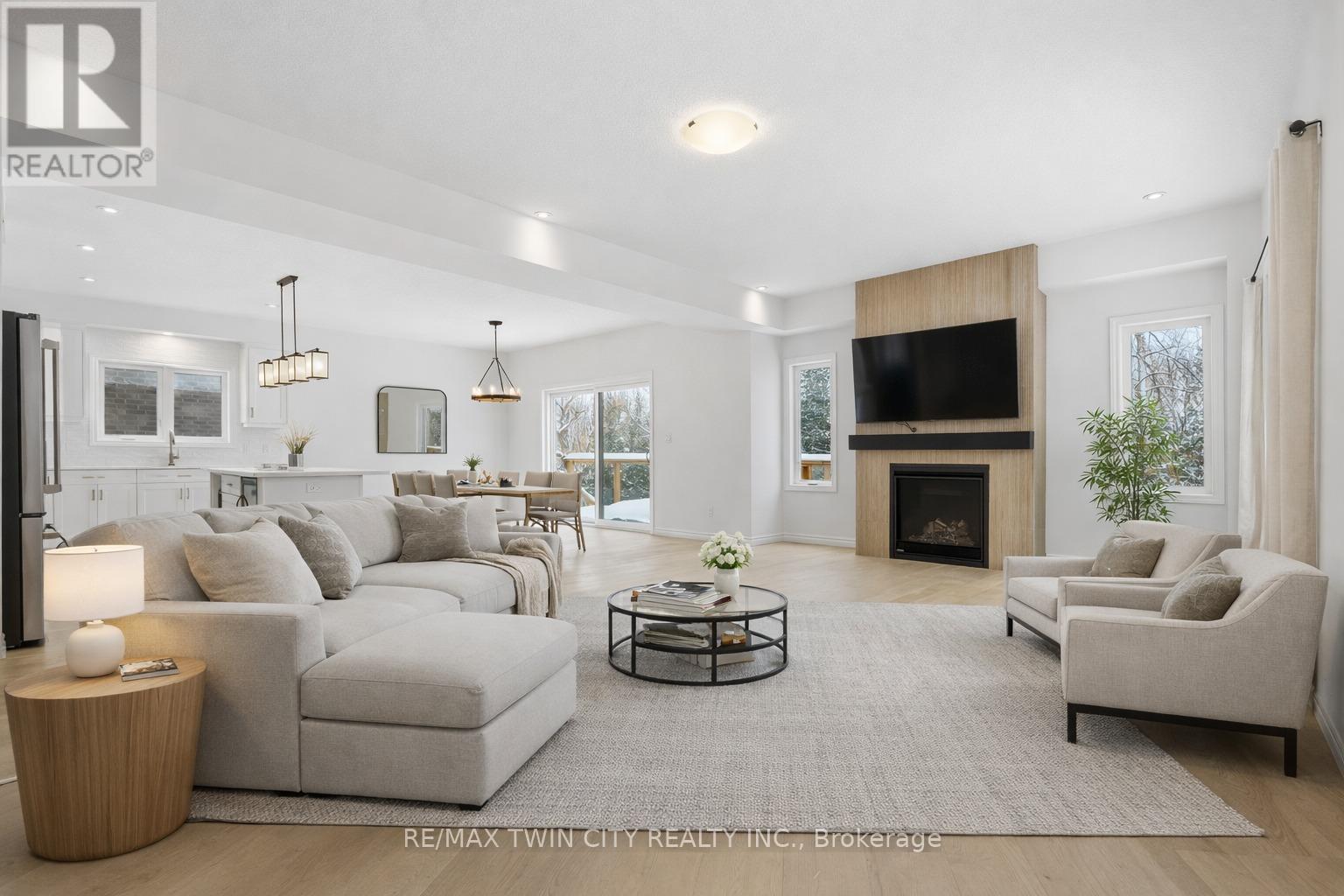 244 Otterbein Road, Kitchener, Ontario  N2B 0A7 - Photo 5 - X12713004