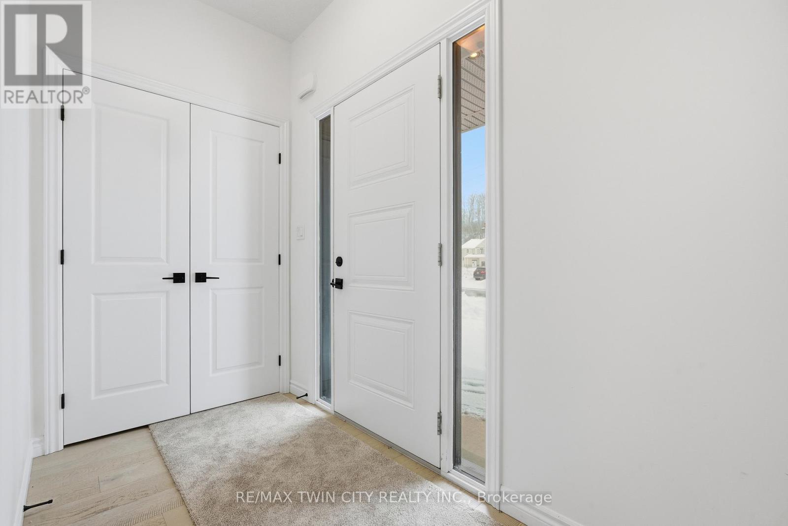 244 Otterbein Road, Kitchener, Ontario  N2B 0A7 - Photo 7 - X12713004