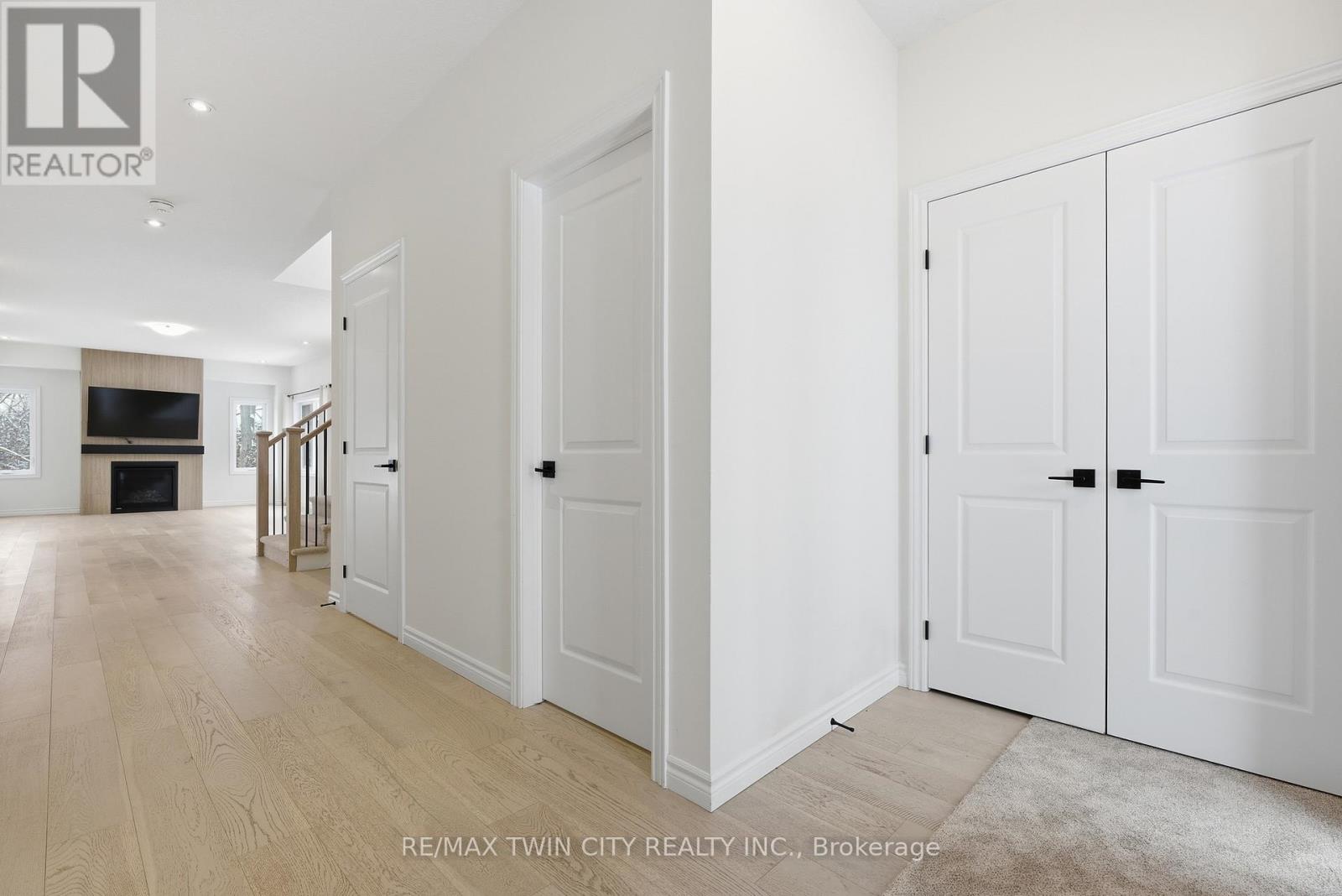 244 Otterbein Road, Kitchener, Ontario  N2B 0A7 - Photo 8 - X12713004