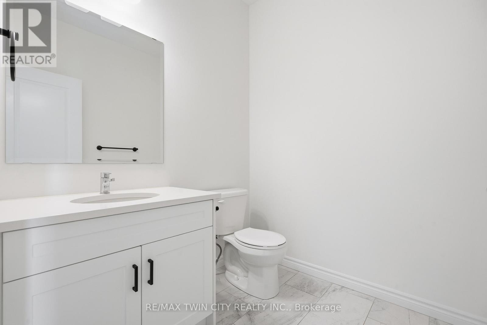 244 Otterbein Road, Kitchener, Ontario  N2B 0A7 - Photo 9 - X12713004