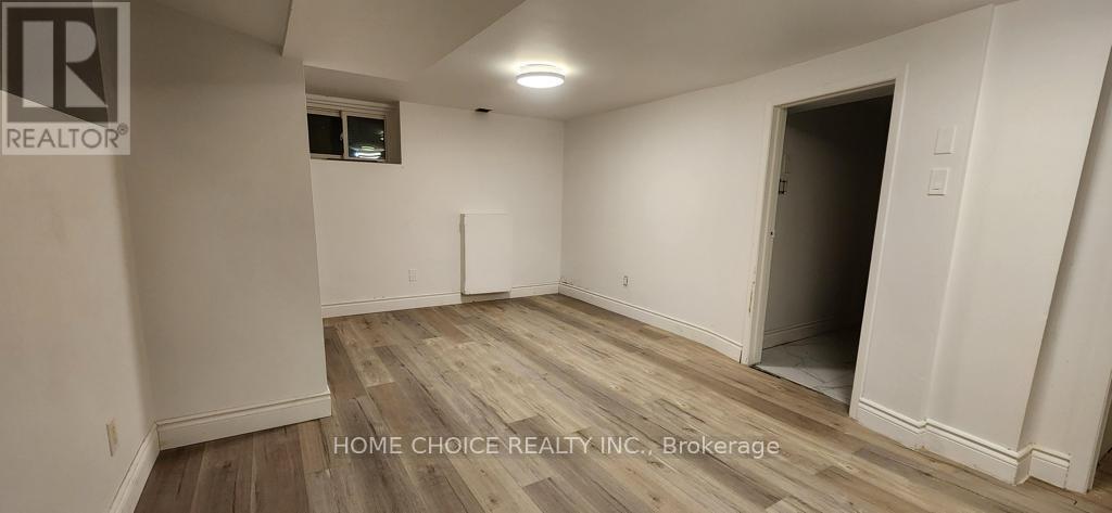 82 Maple Street, St. Catharines, Ontario  L2R 2B2 - Photo 3 - X12713098