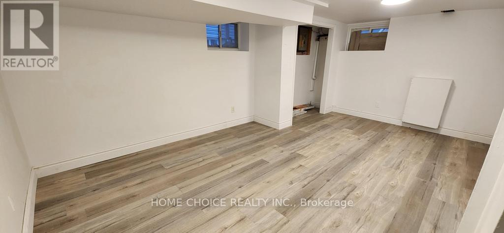 82 Maple Street, St. Catharines, Ontario  L2R 2B2 - Photo 5 - X12713098