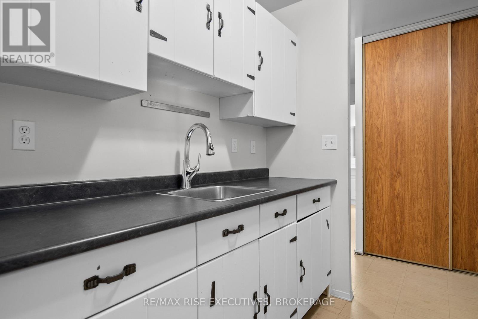 507 - 17 Eldon Hall Place, Kingston, Ontario K7M 7H5 - Photo 12 - X12713262