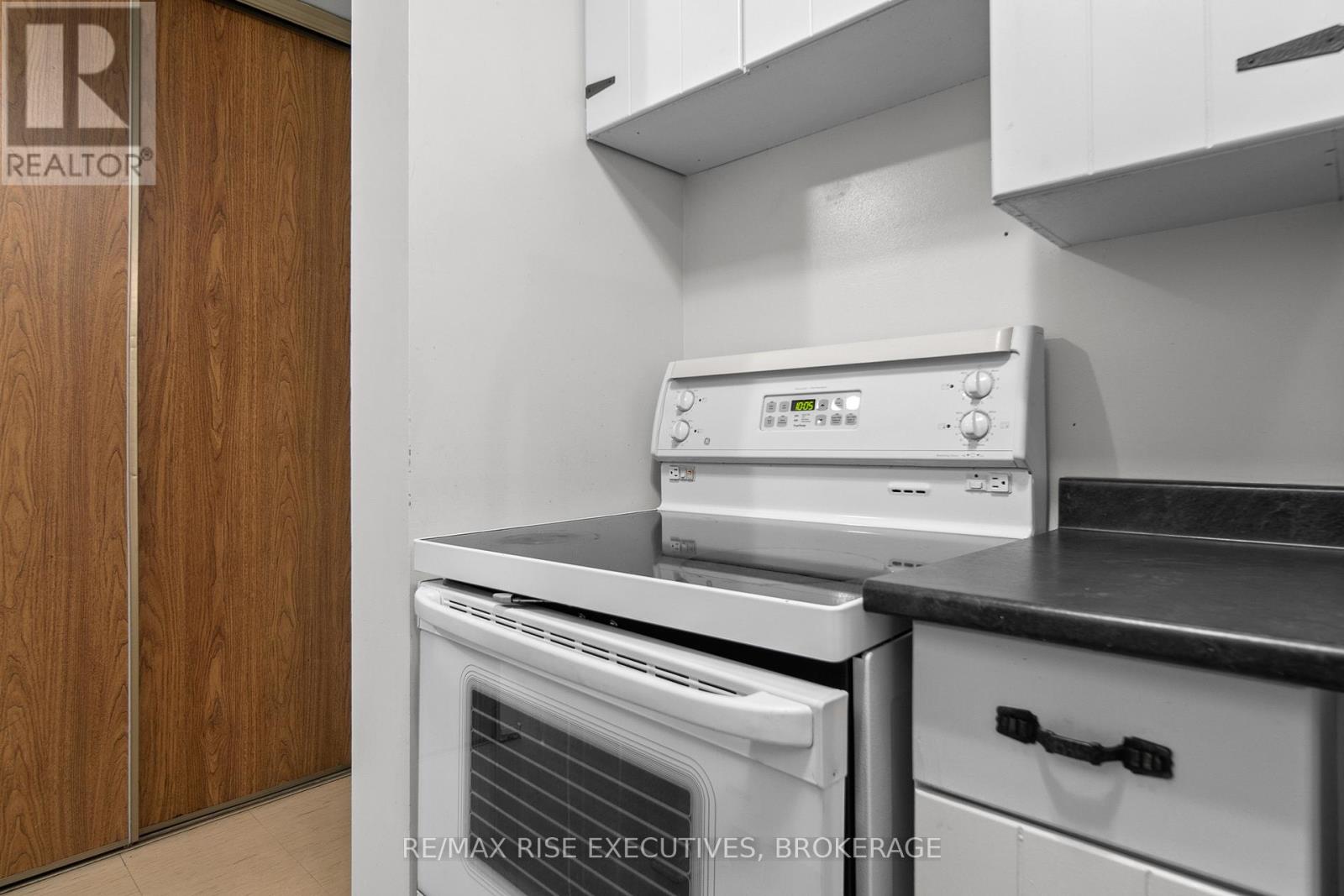 507 - 17 Eldon Hall Place, Kingston, Ontario K7M 7H5 - Photo 13 - X12713262