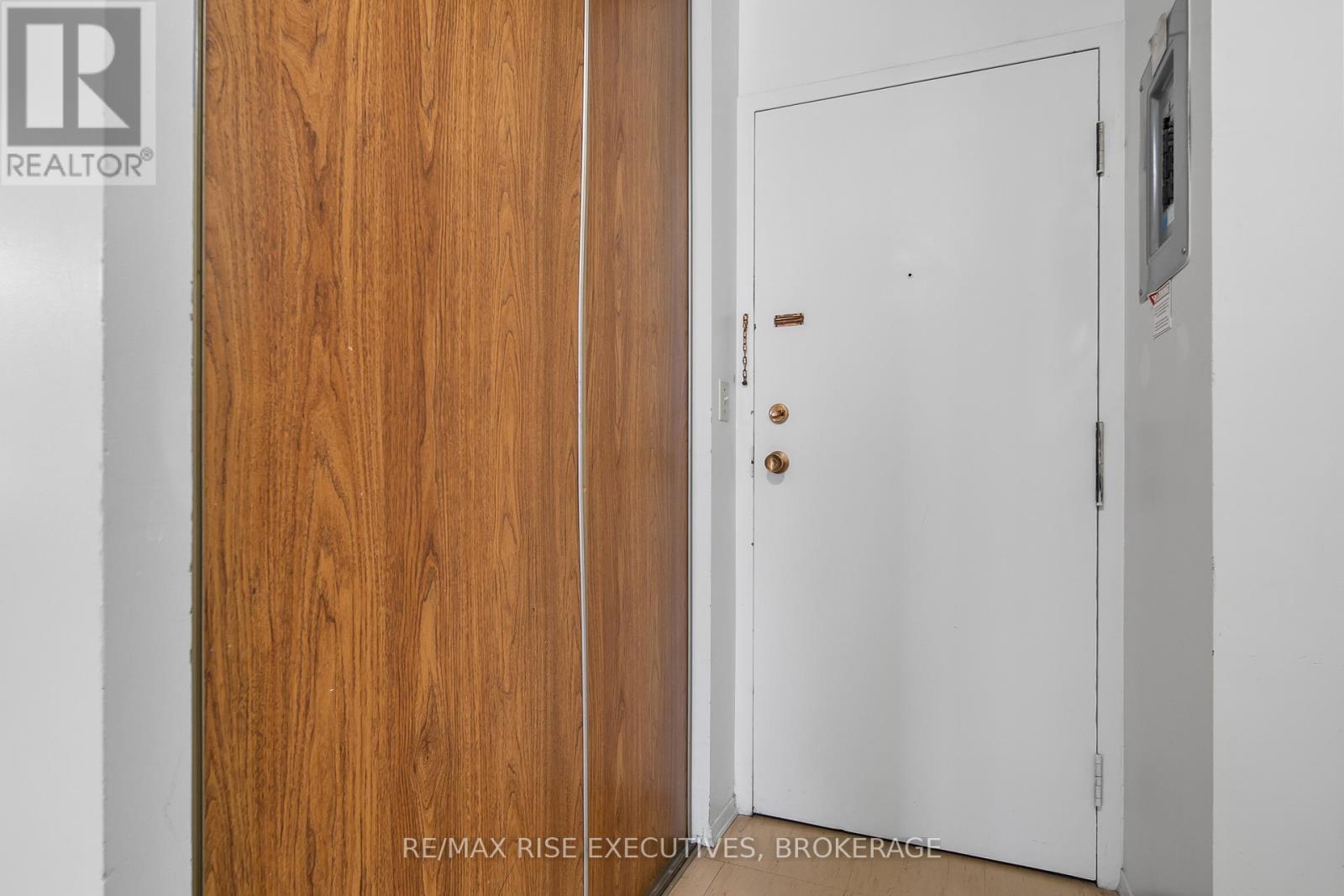 507 - 17 Eldon Hall Place, Kingston, Ontario K7M 7H5 - Photo 9 - X12713262