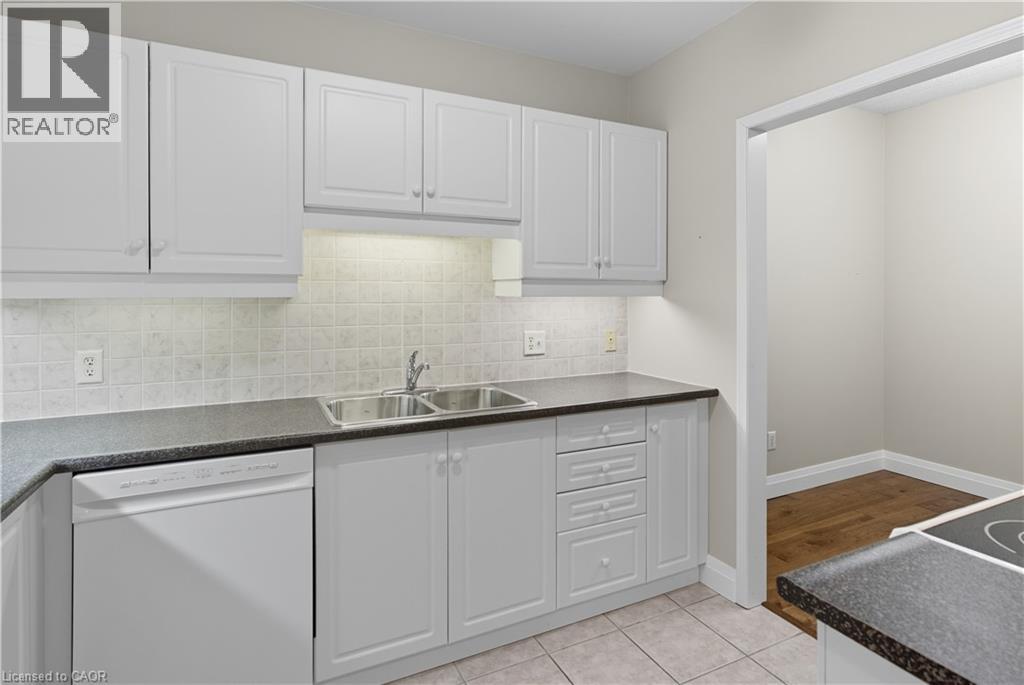 2075 Amherst Heights Drive Unit# 211, Burlington, Ontario  L7P 5B8 - Photo 6 - 40774532