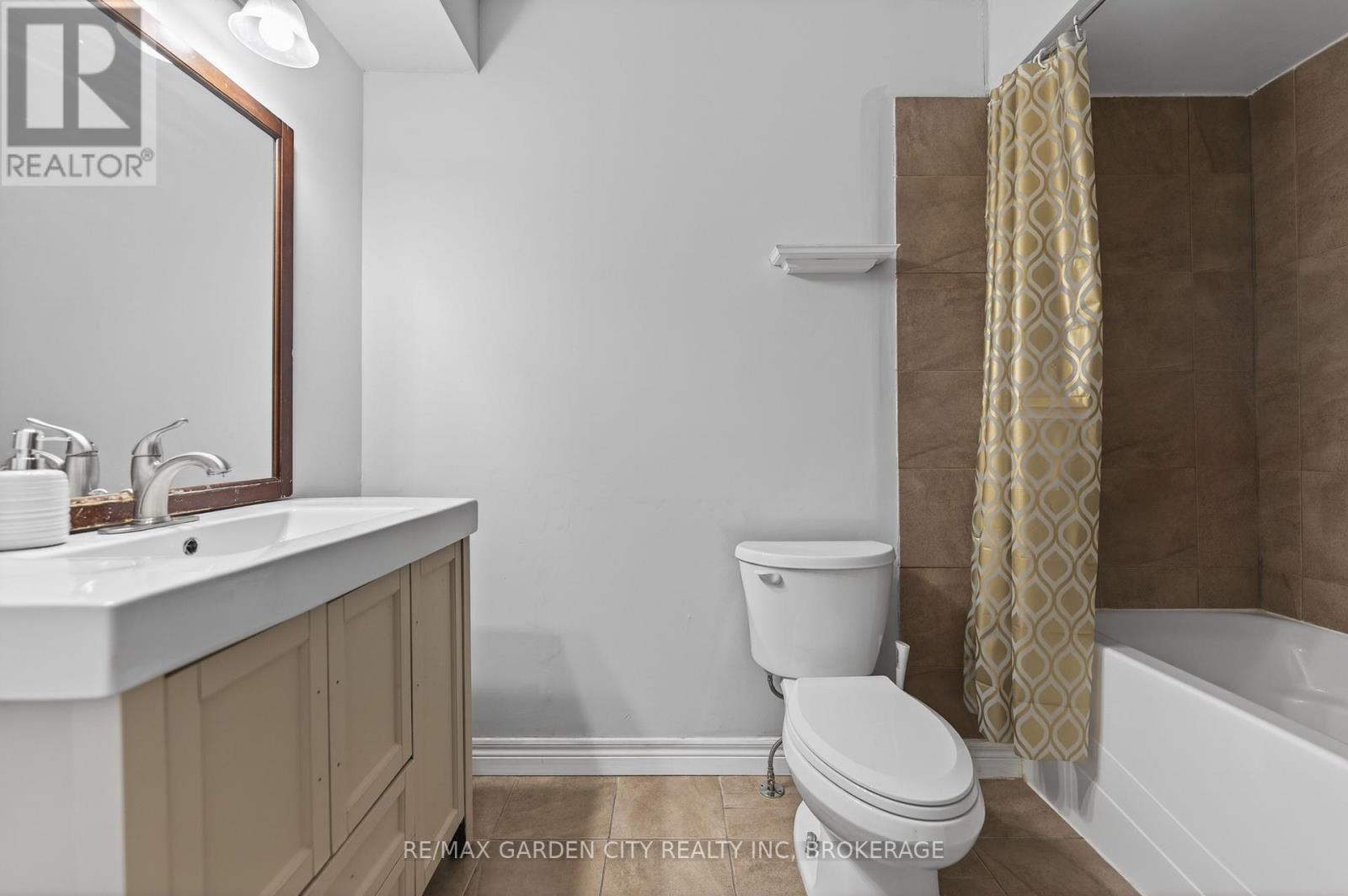 49 Autumn Place, St. Catharines (Oakdale), Ontario  L2P 3W6 - Photo 7 - X12713212