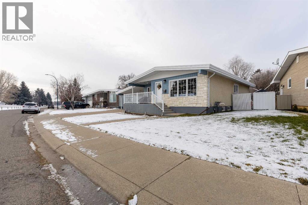 2220 Mayor Magrath Drive S, Lethbridge, Alberta  T1K 2S4 - Photo 2 - A2272615