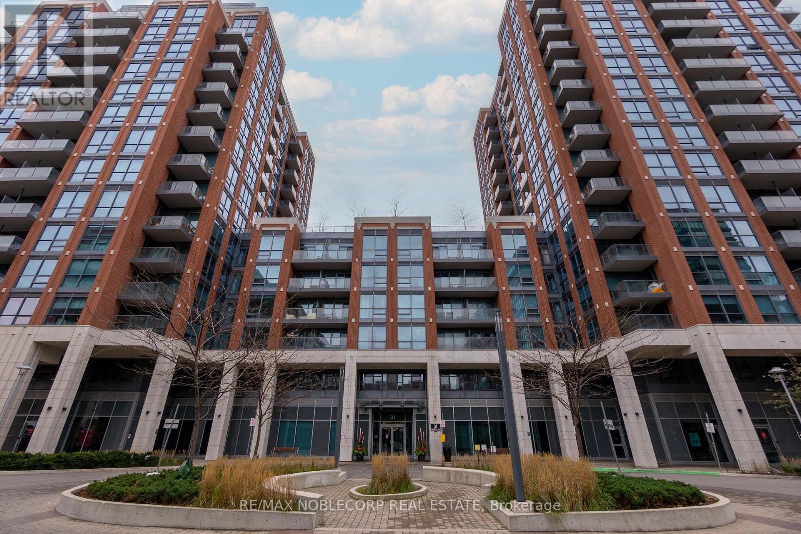 923 - 31 TIPPETT ROAD, Toronto, Ontario