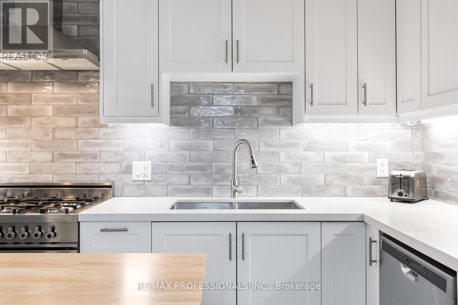 114 Manning Avenue, Toronto, Ontario  M6J 2K5 - Photo 15 - C12713206