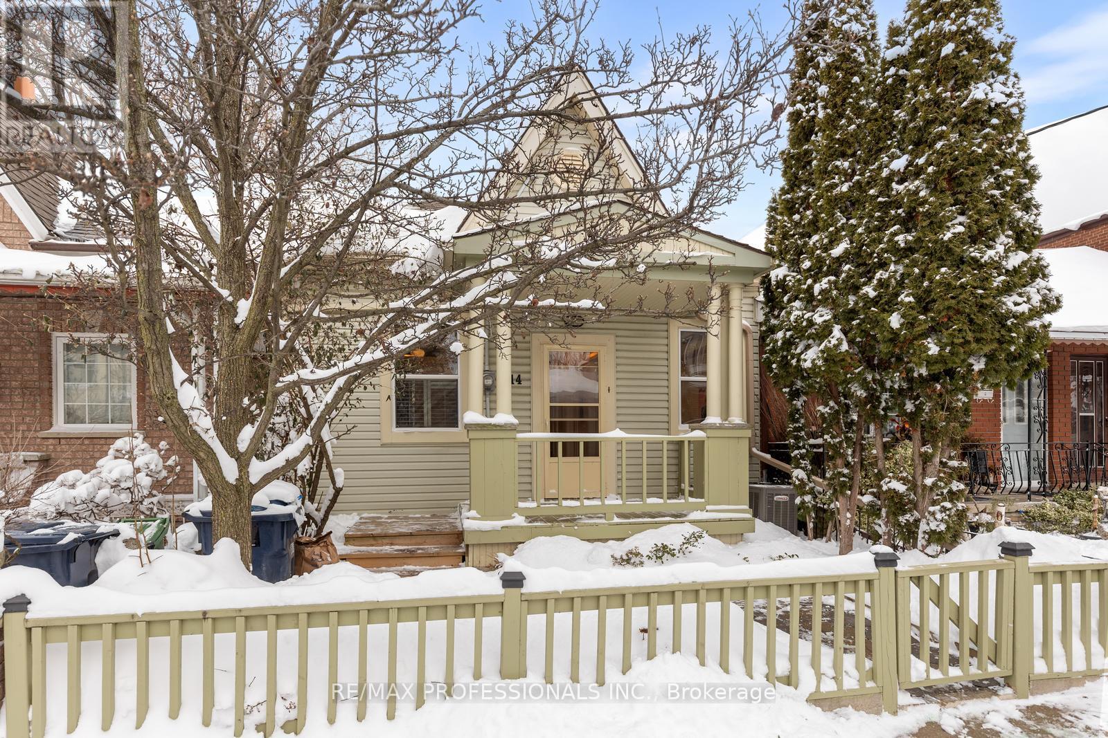 114 Manning Avenue, Toronto, Ontario  M6J 2K5 - Photo 2 - C12713206