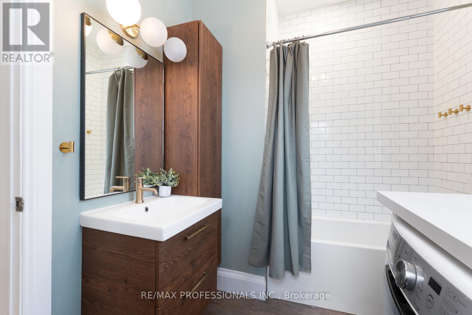 114 Manning Avenue, Toronto, Ontario  M6J 2K5 - Photo 26 - C12713206