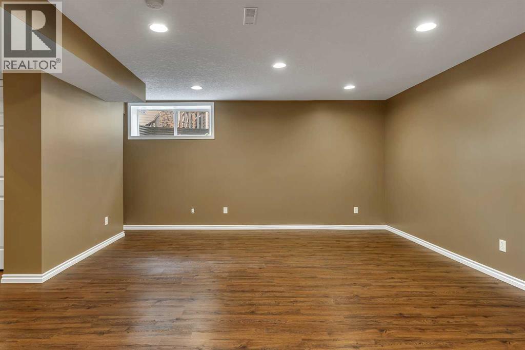 119 Valley Stream Circle Nw, Calgary, Alberta  T3B 5W2 - Photo 35 - A2277760