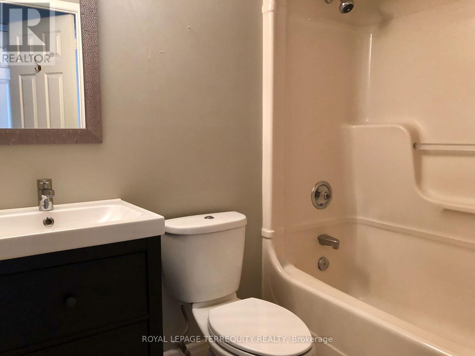 314 - 102 Bronte Road, Oakville, Ontario  L6L 6J5 - Photo 11 - W12713228