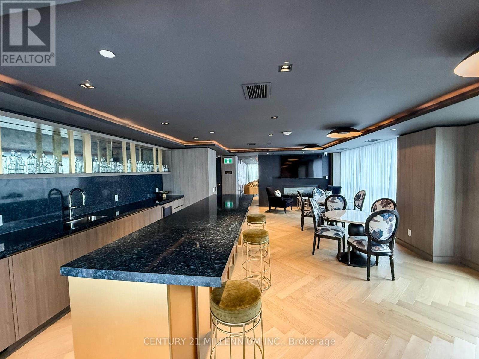 810 - 405 Dundas Street W, Oakville (Go Glenorchy), Ontario  L6M 5P9 - Photo 31 - W12713234