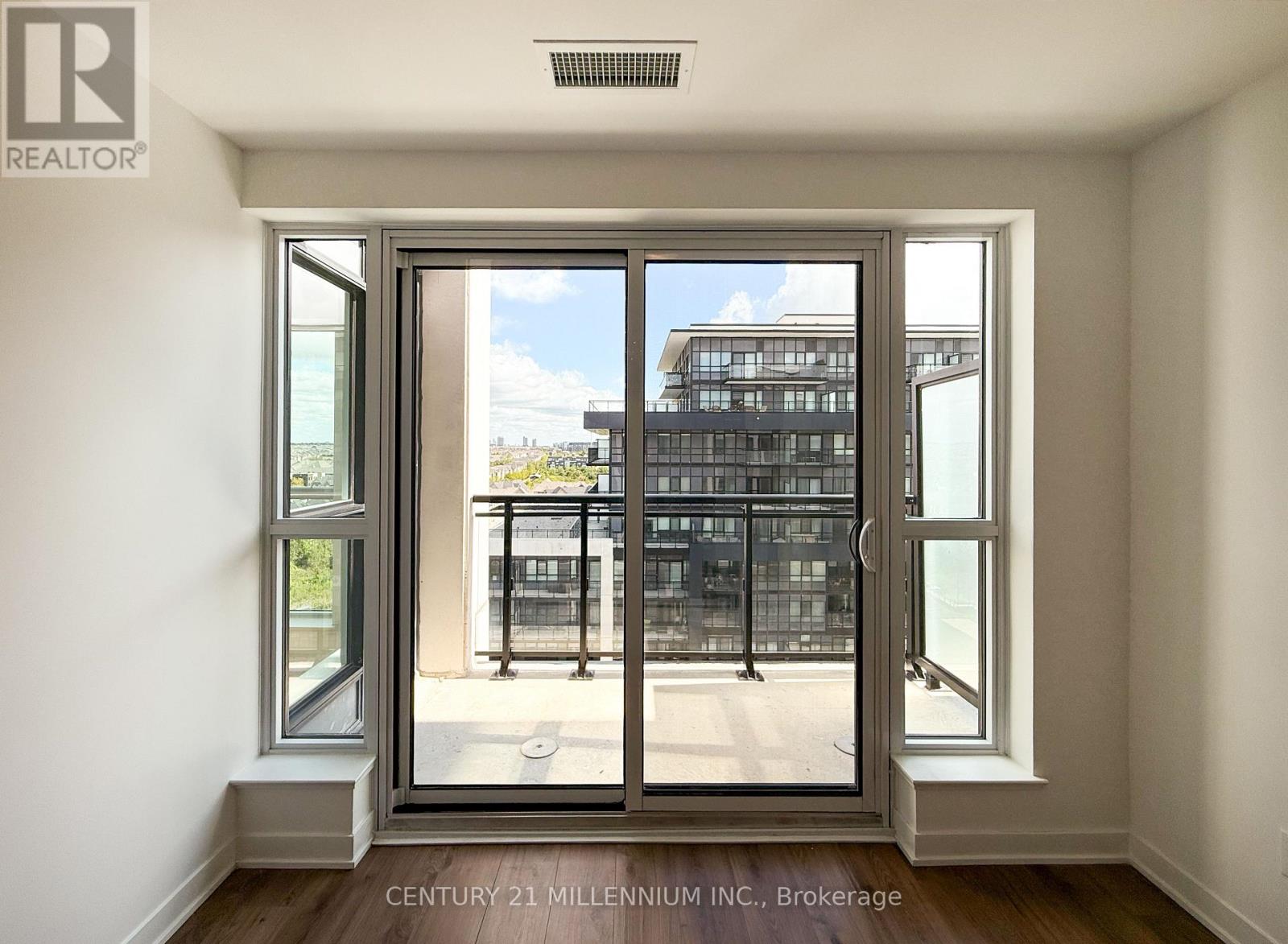 810 - 405 Dundas Street W, Oakville (Go Glenorchy), Ontario  L6M 5P9 - Photo 6 - W12713234