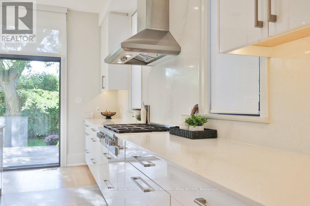 1456 Applewood Road, Mississauga, Ontario  L5E 2M1 - Photo 11 - W12713248