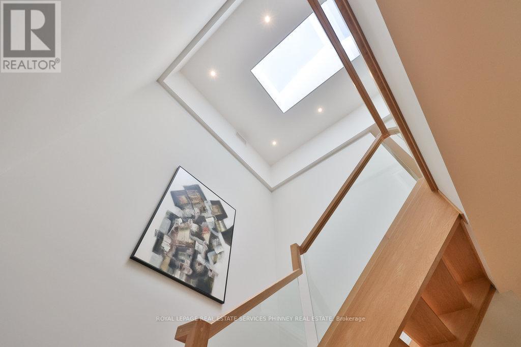 1456 Applewood Road, Mississauga, Ontario  L5E 2M1 - Photo 17 - W12713248