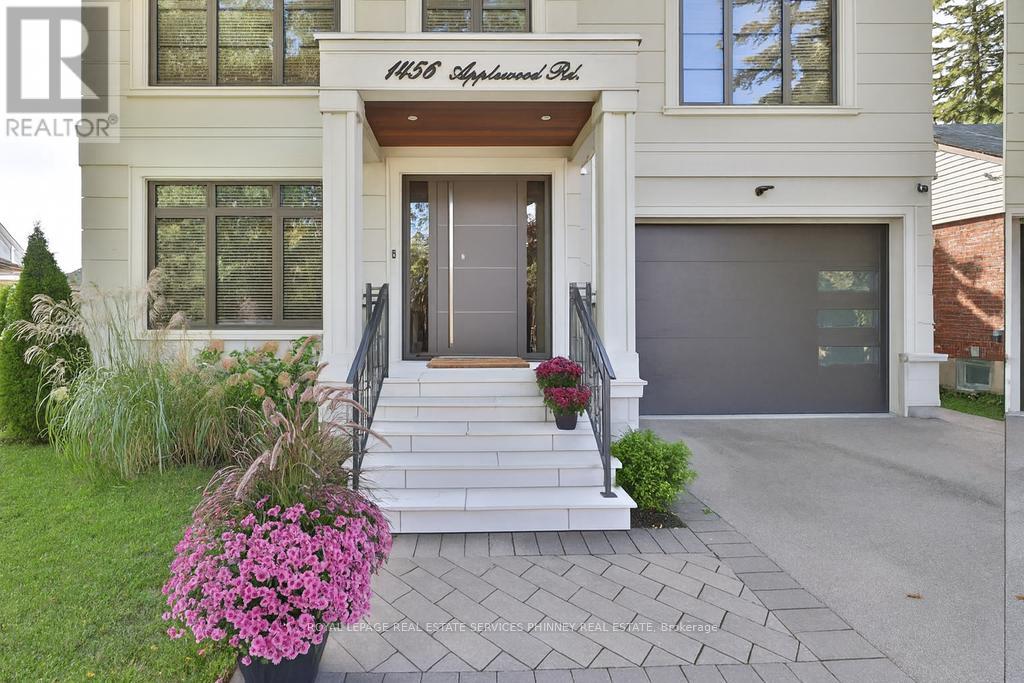 1456 Applewood Road, Mississauga, Ontario  L5E 2M1 - Photo 2 - W12713248