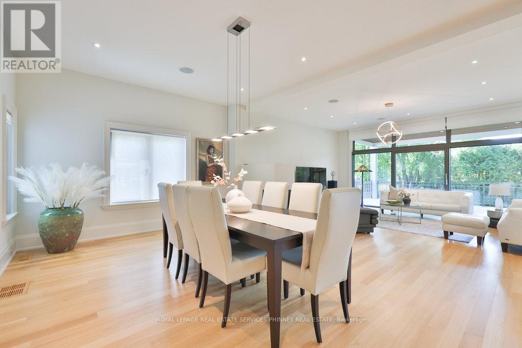 1456 Applewood Road, Mississauga, Ontario  L5E 2M1 - Photo 4 - W12713248