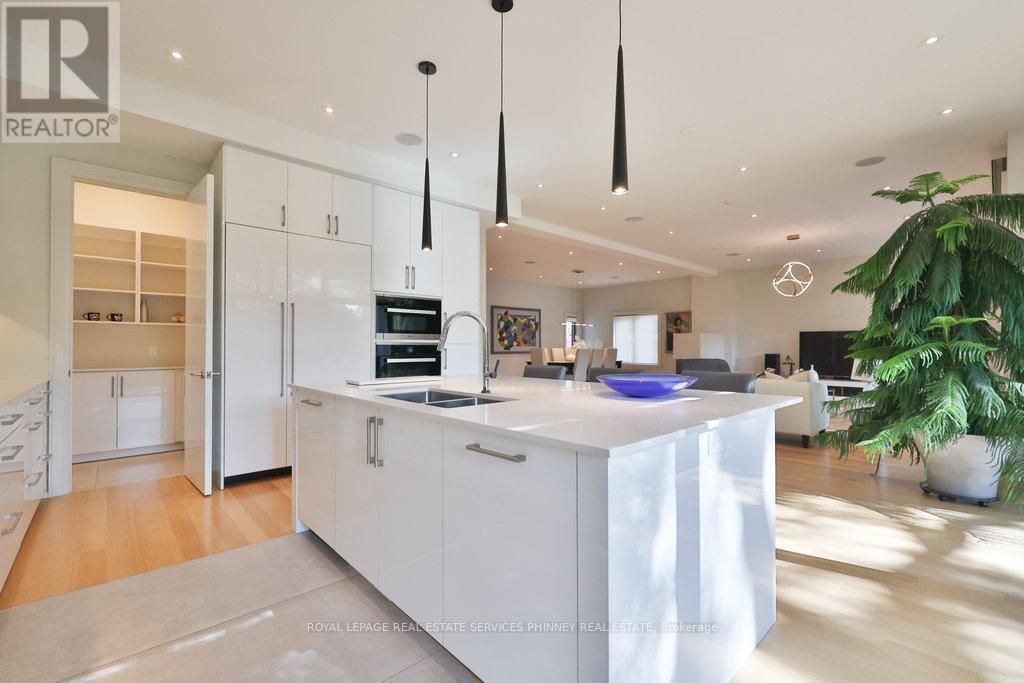 1456 Applewood Road, Mississauga, Ontario  L5E 2M1 - Photo 9 - W12713248