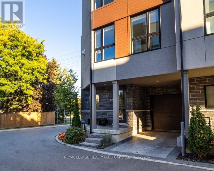 3228 Ellyn Common, Burlington, Ontario  L7N 0A3 - Photo 3 - W12713278