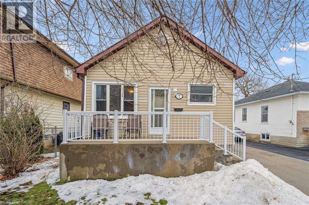7 Elmwood Avenue, Cambridge, Ontario  N1R 4X7 - Photo 2 - 40798100