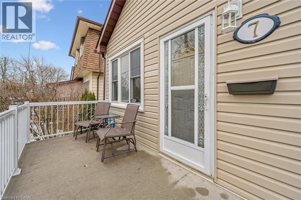 7 Elmwood Avenue, Cambridge, Ontario  N1R 4X7 - Photo 3 - 40798100