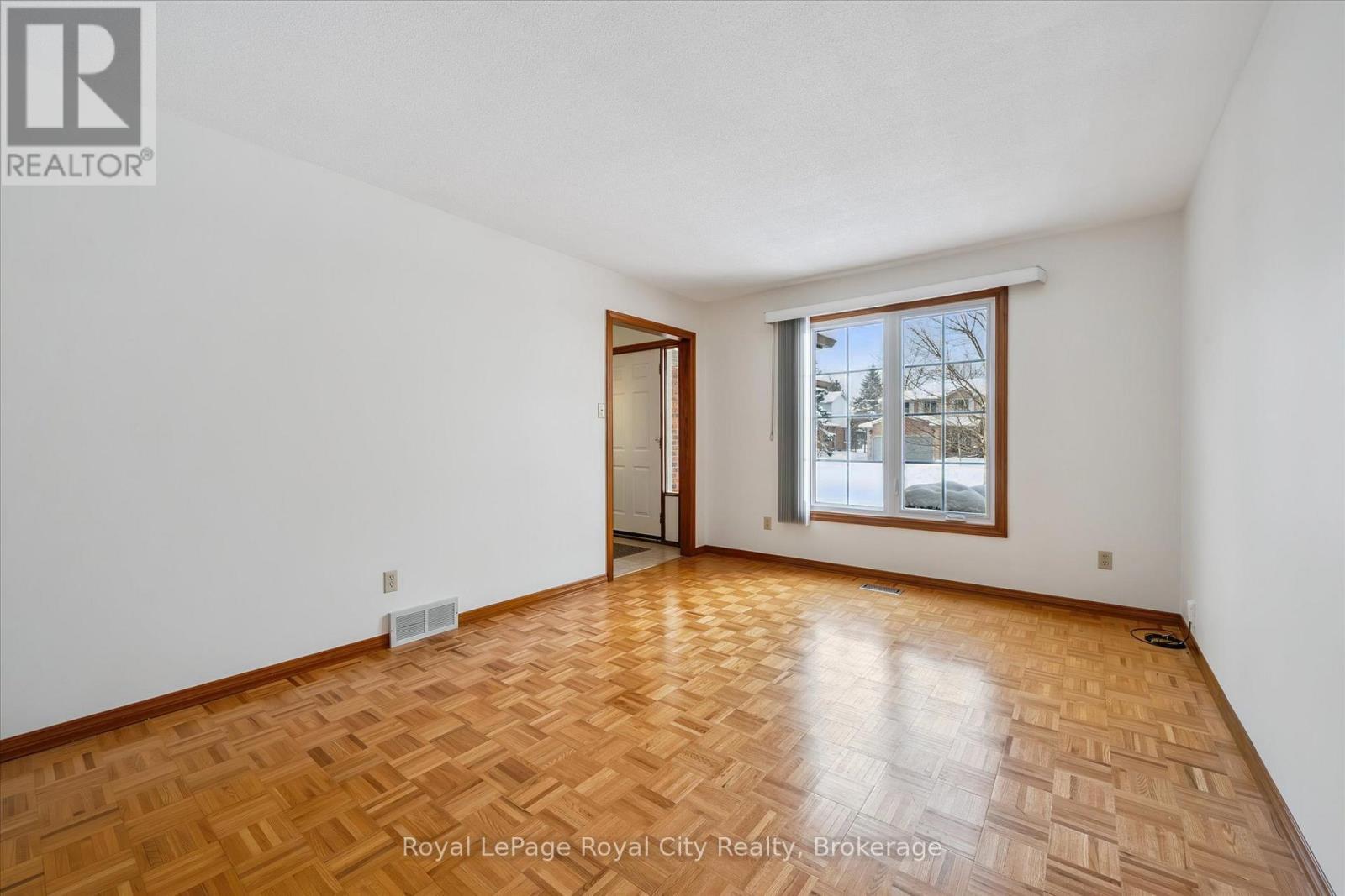 22 Pheasant Run Drive, Guelph (Kortright Hills), Ontario  N1C 1B2 - Photo 13 - X12713354