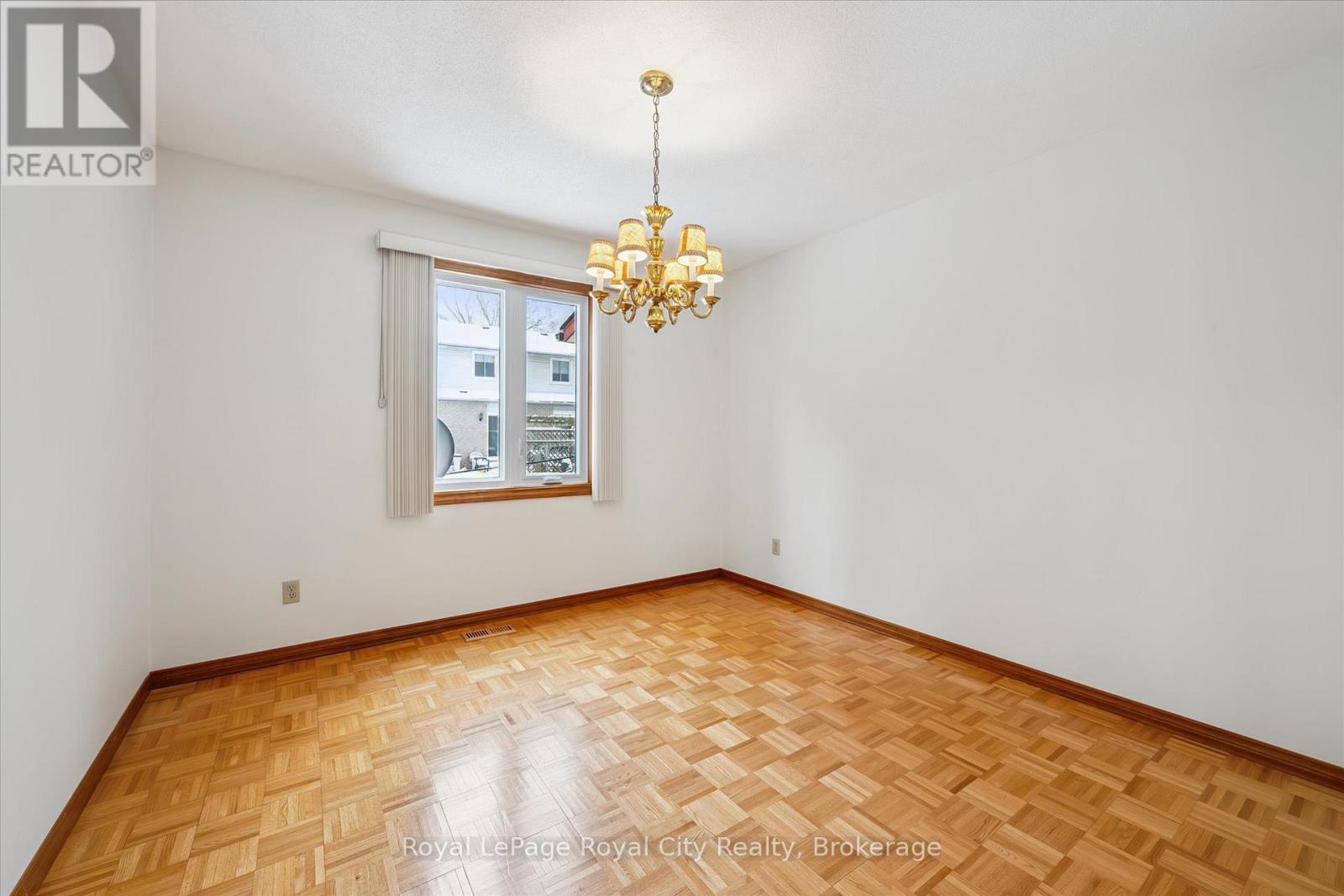 22 Pheasant Run Drive, Guelph (Kortright Hills), Ontario  N1C 1B2 - Photo 14 - X12713354