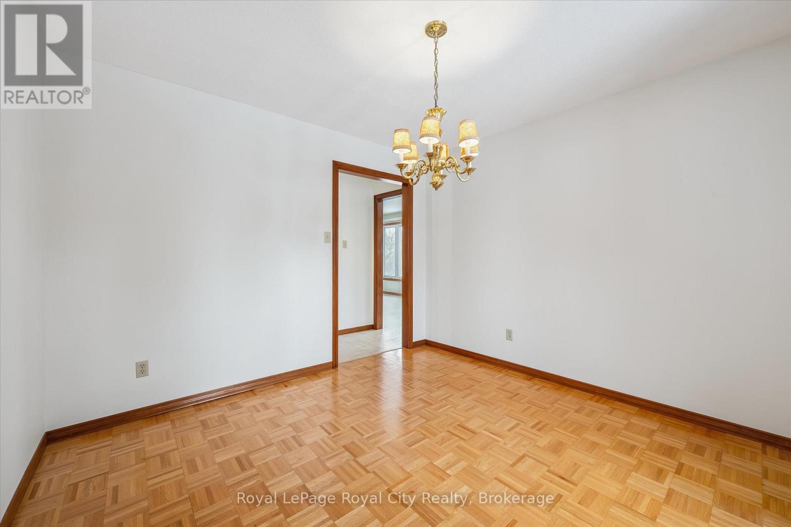 22 Pheasant Run Drive, Guelph (Kortright Hills), Ontario  N1C 1B2 - Photo 15 - X12713354