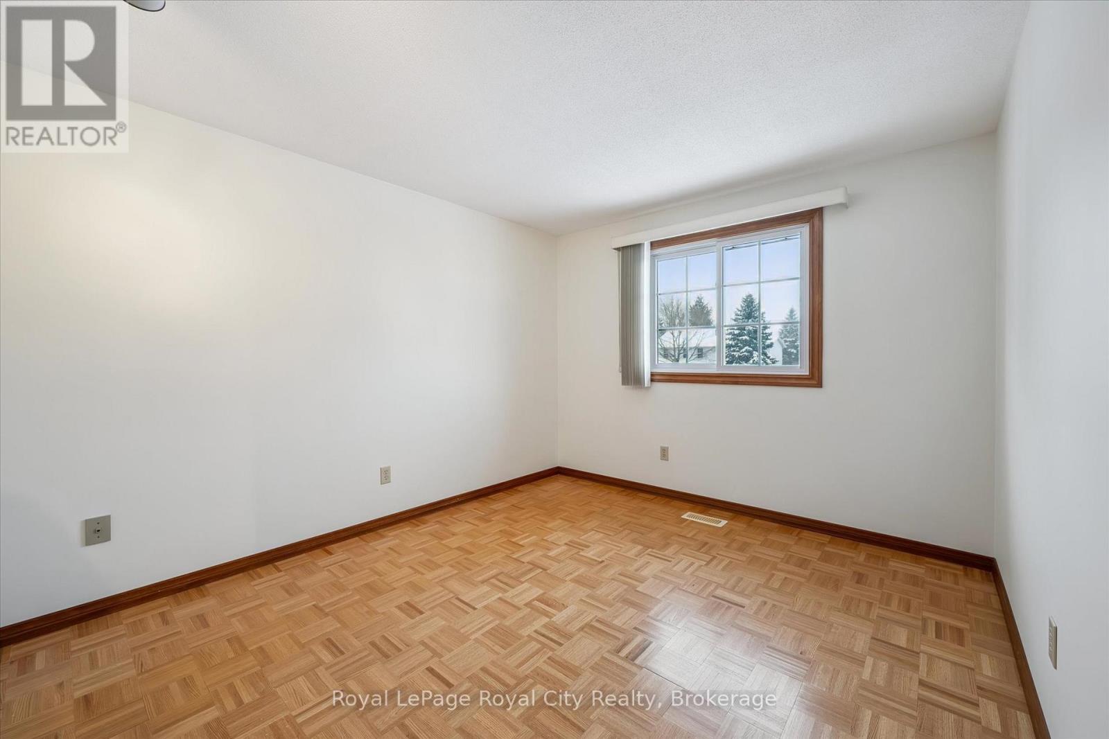 22 Pheasant Run Drive, Guelph (Kortright Hills), Ontario  N1C 1B2 - Photo 25 - X12713354