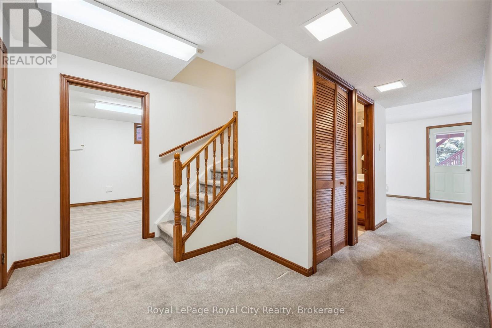 22 Pheasant Run Drive, Guelph (Kortright Hills), Ontario  N1C 1B2 - Photo 27 - X12713354