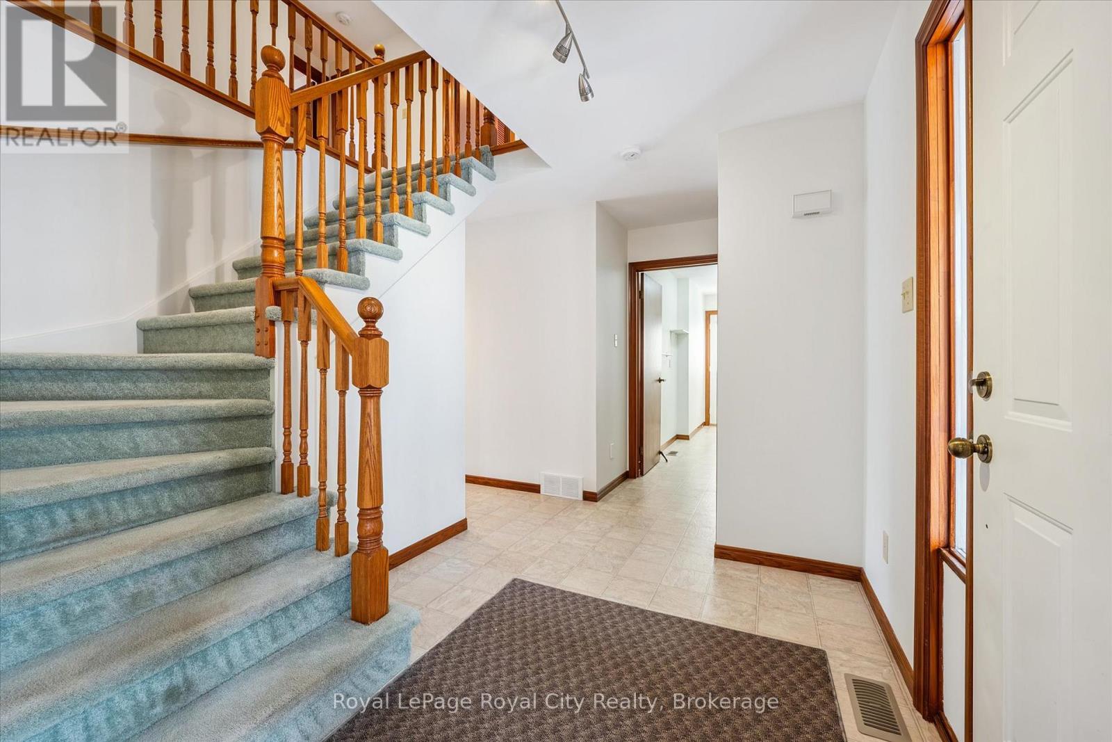 22 Pheasant Run Drive, Guelph (Kortright Hills), Ontario  N1C 1B2 - Photo 5 - X12713354