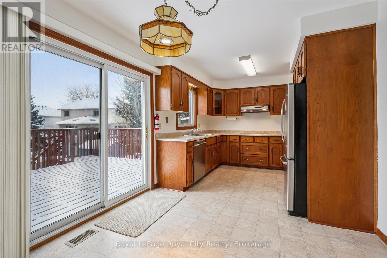 22 Pheasant Run Drive, Guelph (Kortright Hills), Ontario  N1C 1B2 - Photo 8 - X12713354