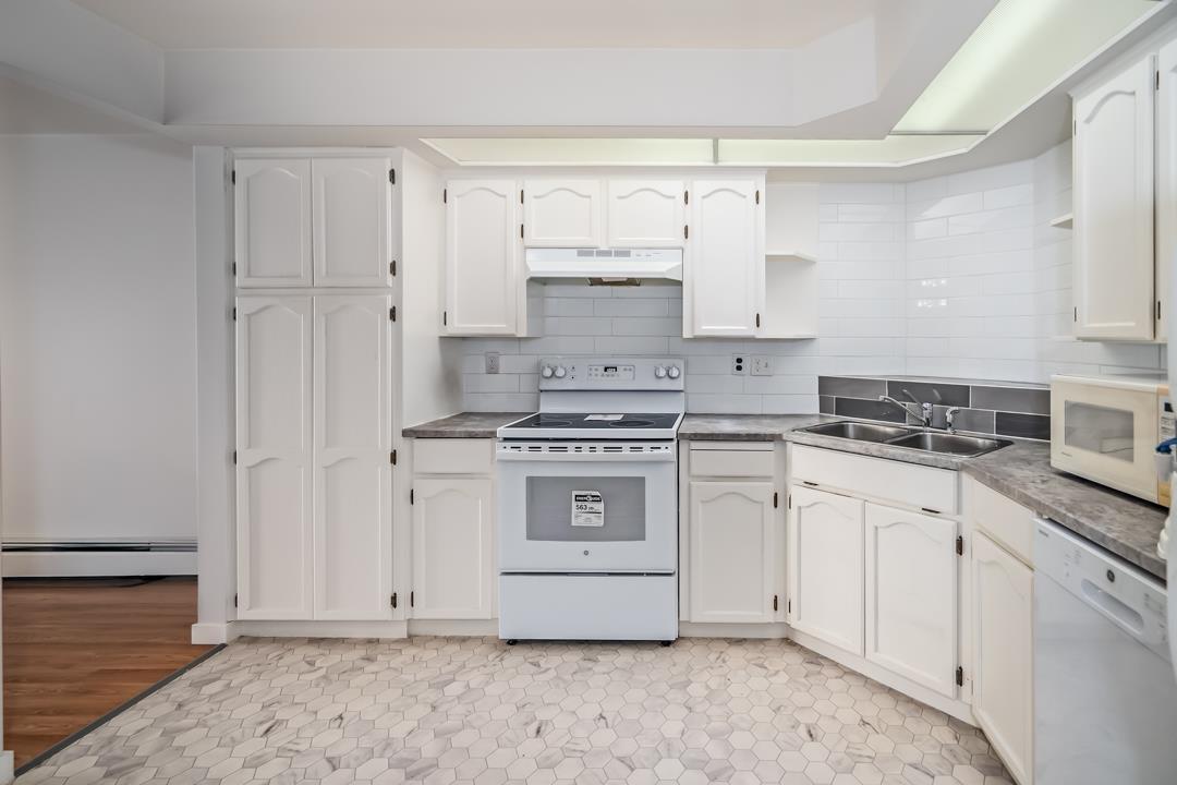 215 31930 Old Yale Road, Abbotsford, British Columbia  V2T 2C7 - Photo 3 - R3080571