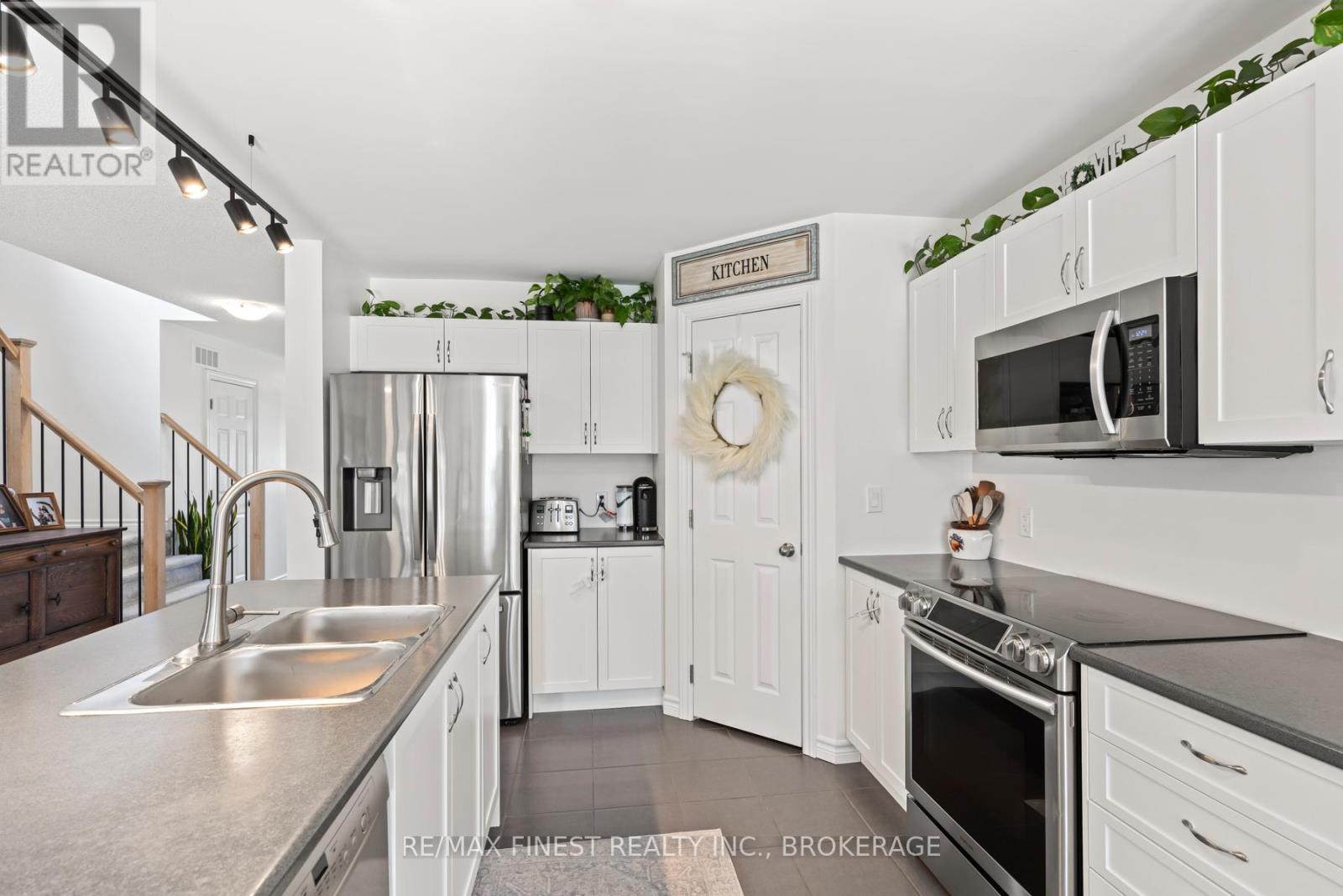 37 Brennan Crescent, Loyalist (Odessa), Ontario  K0H 2H0 - Photo 9 - X12713440