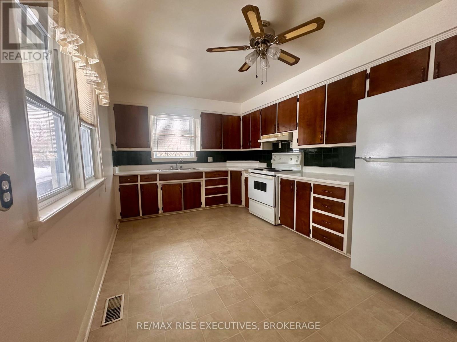 354 Meadowcrest Road, Kingston, Ontario  K7M 3S5 - Photo 2 - X12713504