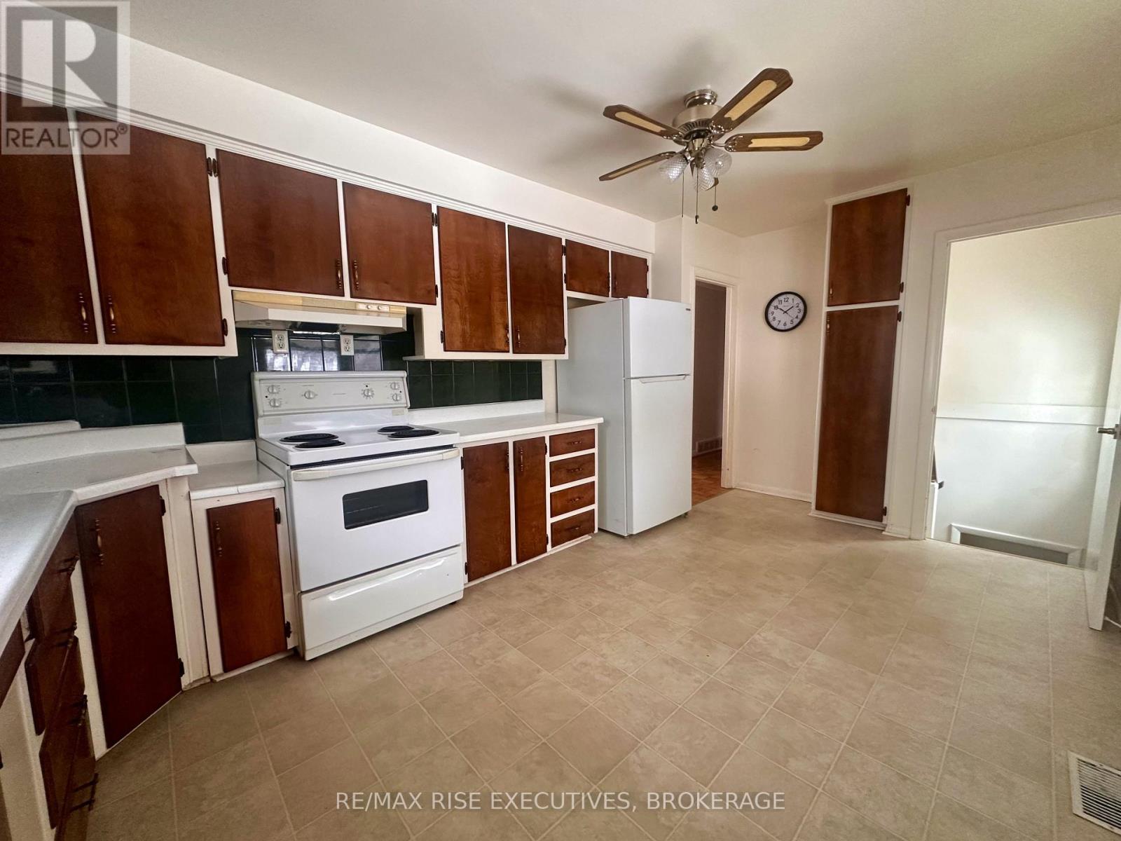 354 Meadowcrest Road, Kingston, Ontario  K7M 3S5 - Photo 3 - X12713504